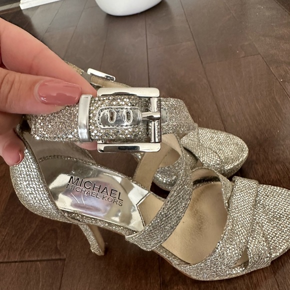 MICHAEL KORS SILVER HEELS - Picture 10 of 12